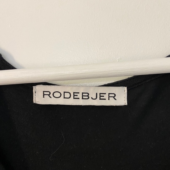 Rodebjer Top with padded shoulder detailing - Picture 3 of 3